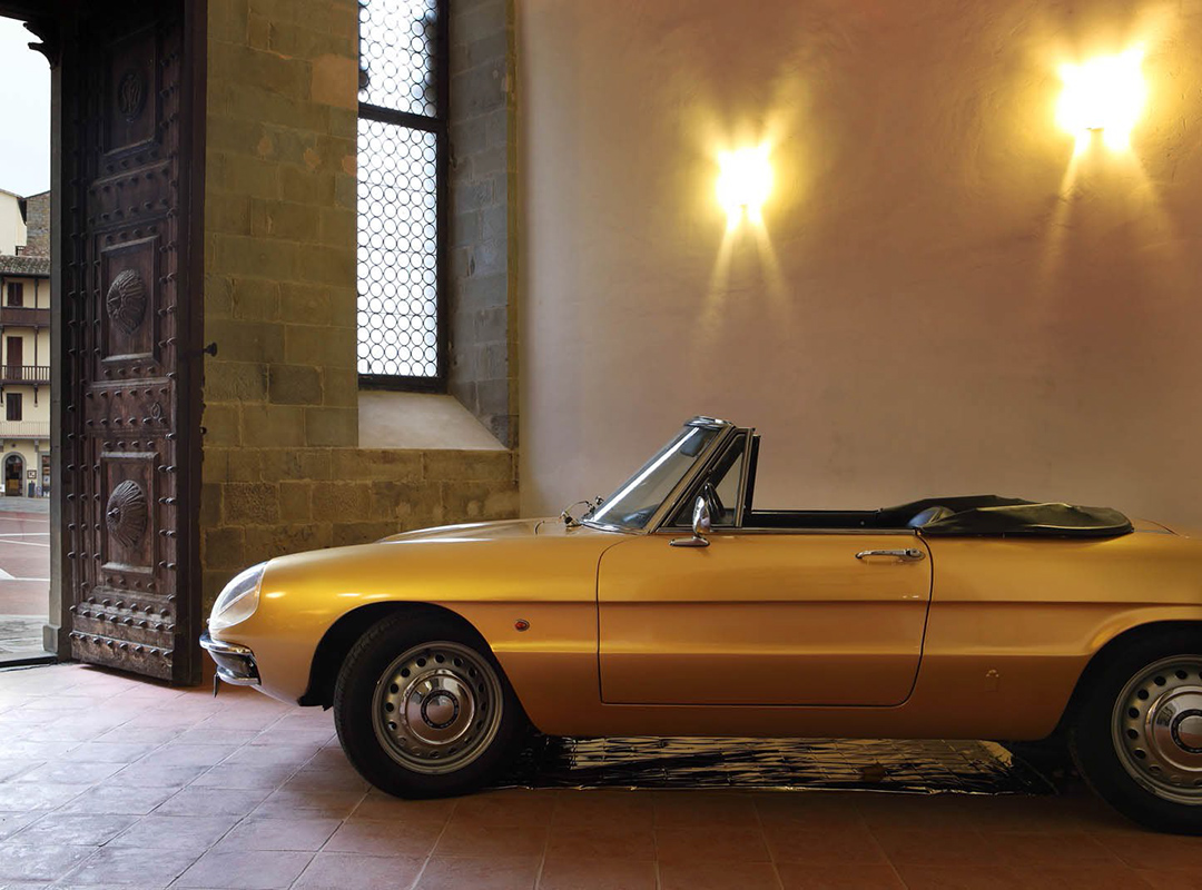 2_GoldDesign_luxury_car