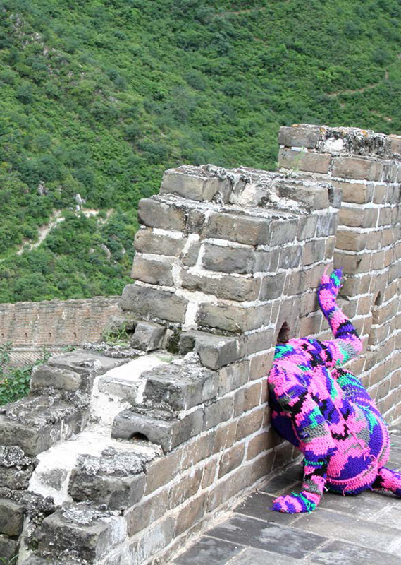 Man in a wall_Olek_NewYork_crochet