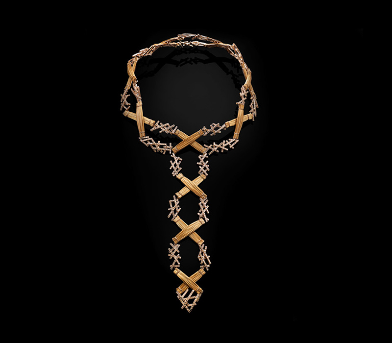 Dangerous_Necklace_Campana