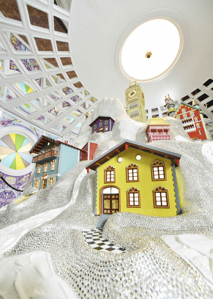 swarovski-crystal-world-wonder-house