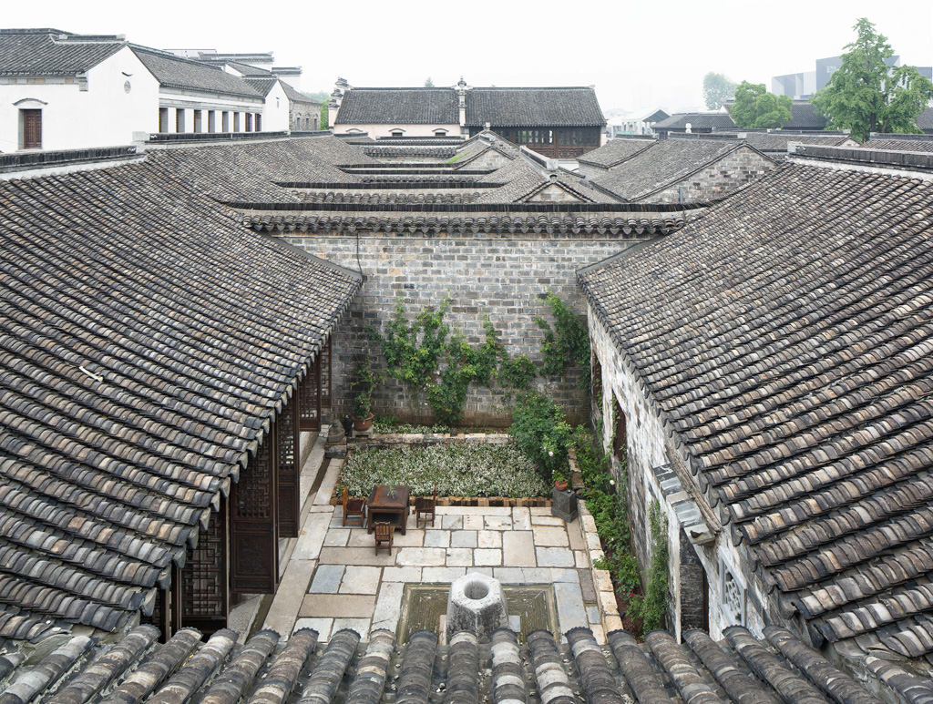 courtyard huaji hotel