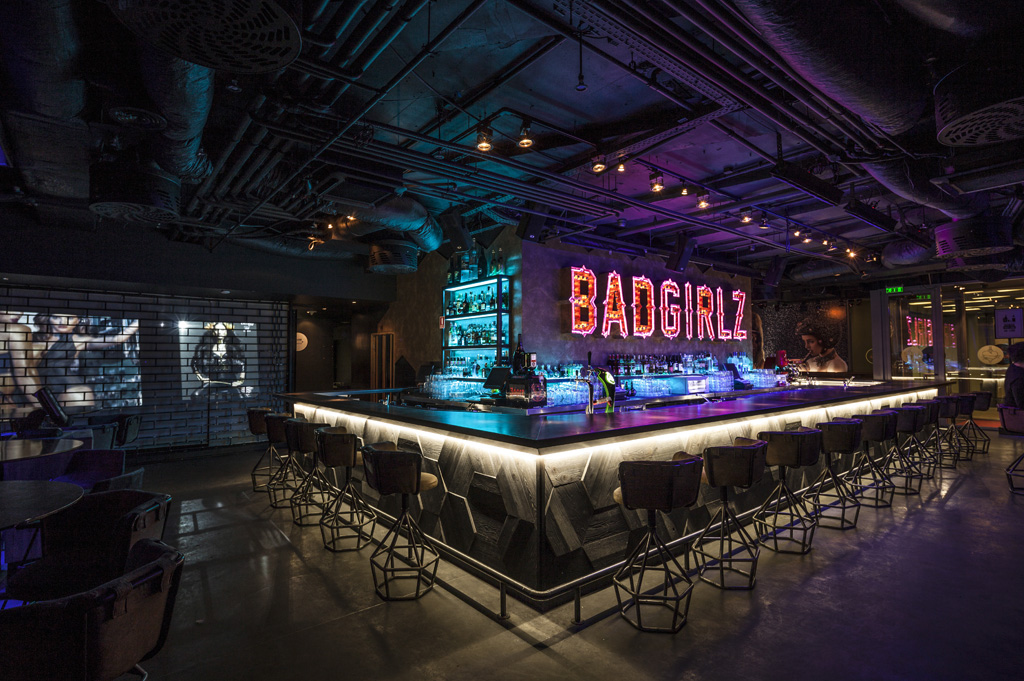 badgirlz-budapest-night-club-interior