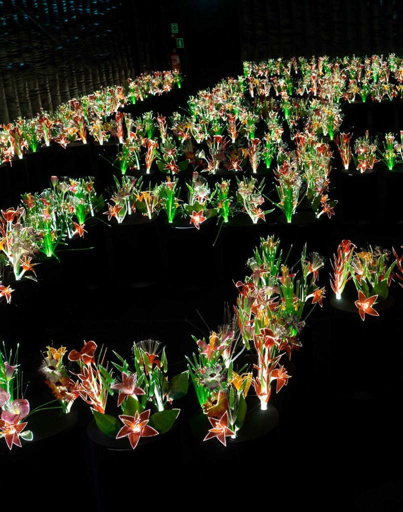 garden-of-eden-joana-vasconcelos-bright-flowers