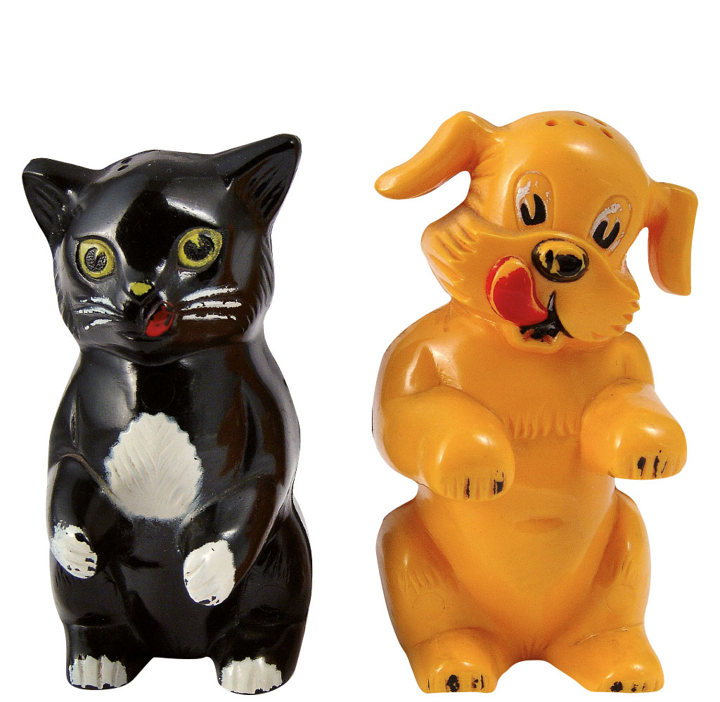 dog and cat as salt and pepper shakers