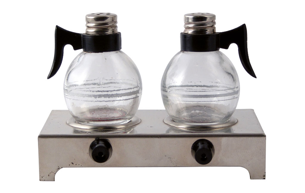 coffee pots as salt and pepper shakers