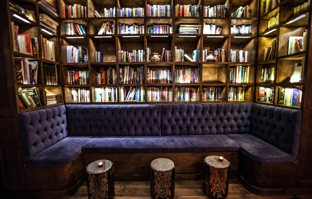 wooden-library-at-london-library-private-club
