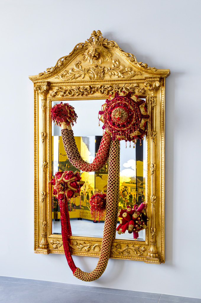 handmade wollet crochet in mirror