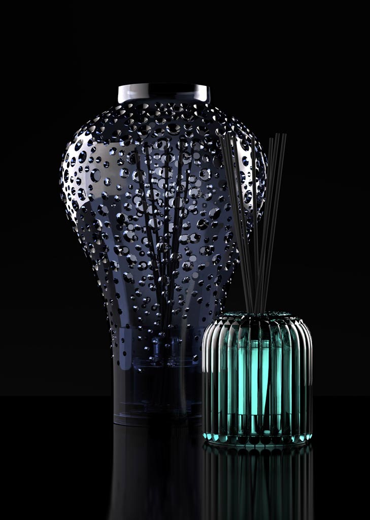 Kartell fragrances (design ferruccio laviani) comprende anche diffusori a bastoncini hi-tech. ming (a sinistra) li integra nella sua forma sinuosa e porosa, mentre in cache-cache (a destra) fuoriescono dal tappo trasparente in resina, con la sua ricca texture