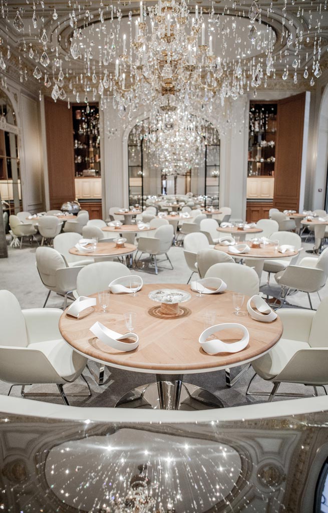 tableware of restaurant Alain Ducasse