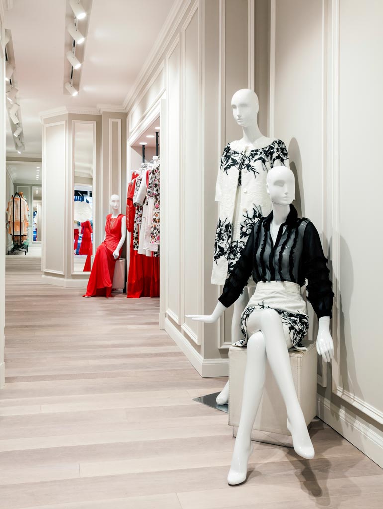 Blumarine Fashion Luxury Store in Paris, France Editorial Stock Photo -  Image of luxury, avenue: 148706523