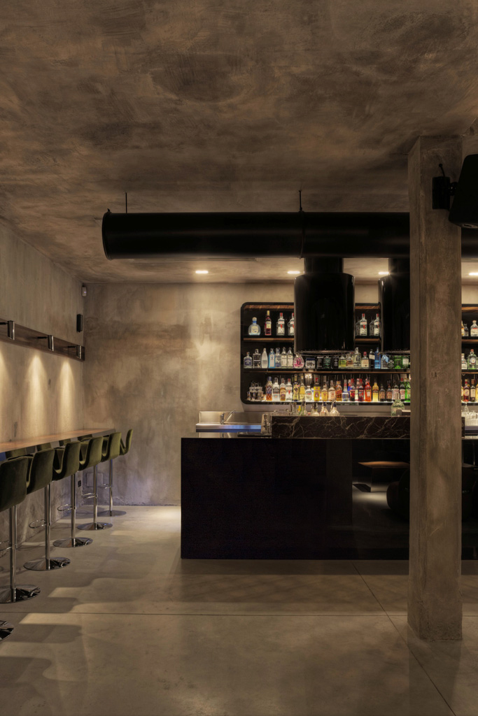 An Industrial Touch of the Disco Decade at Dash Kitchen in Turin